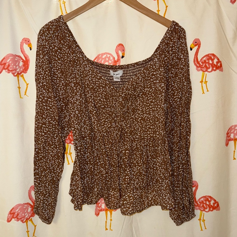Cute leopard print top!